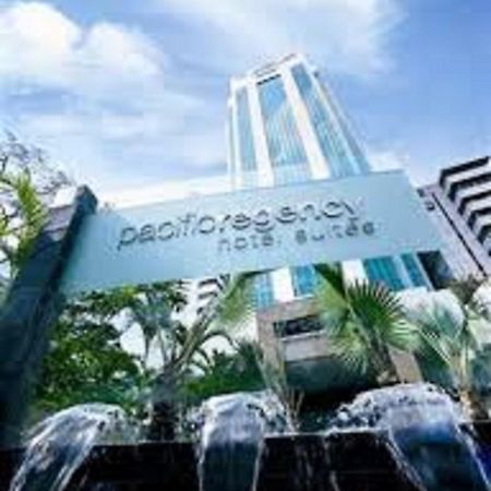 Pacific Regency Hotel Suites Kuala Lumpur Kültér fotó The entrance of the hotel