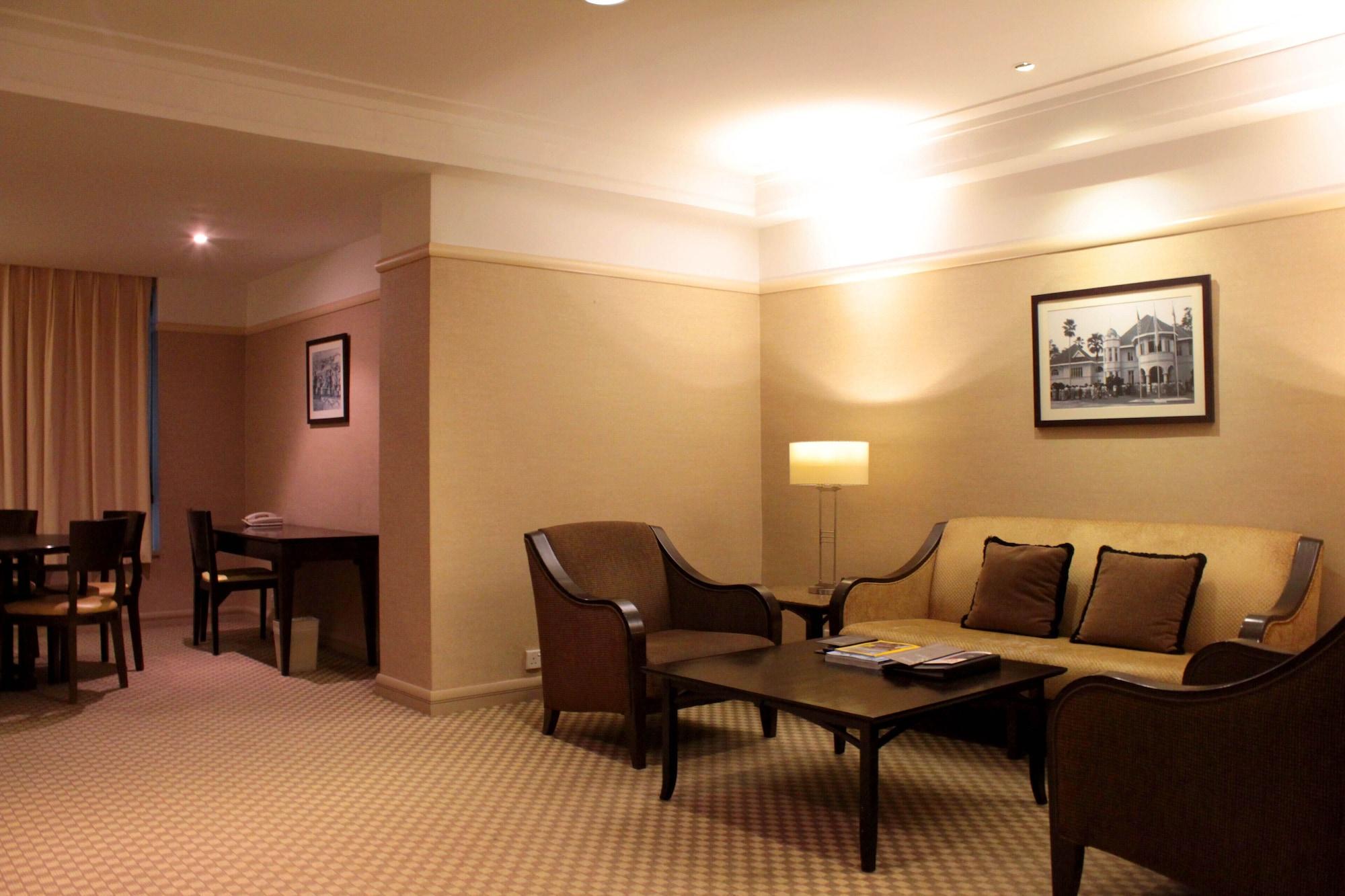 Pacific Regency Hotel Suites Kuala Lumpur Kültér fotó A suite at the hotel
