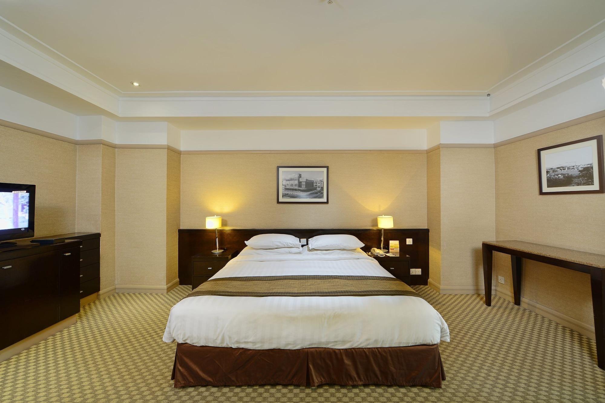 Pacific Regency Hotel Suites Kuala Lumpur Kültér fotó A bedroom at the hotel