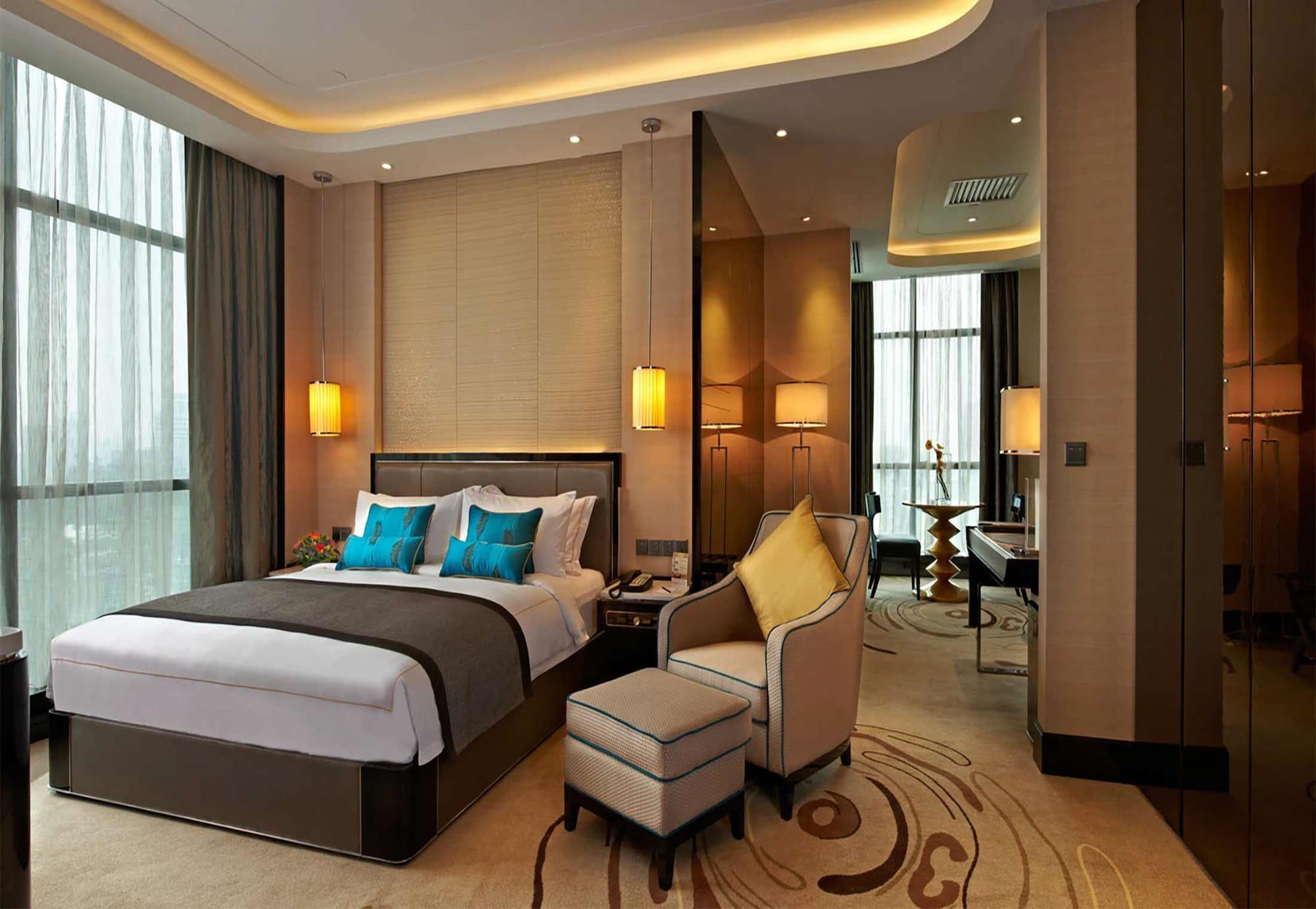 Pacific Regency Hotel Suites Kuala Lumpur Kültér fotó A bedroom in the hotel