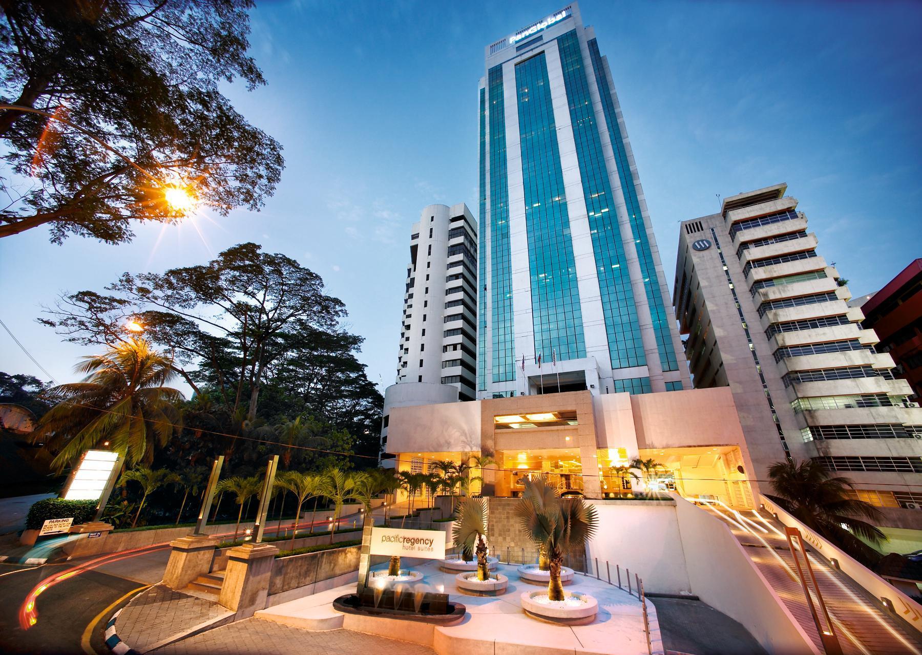 Pacific Regency Hotel Suites Kuala Lumpur Kültér fotó The hotel at night