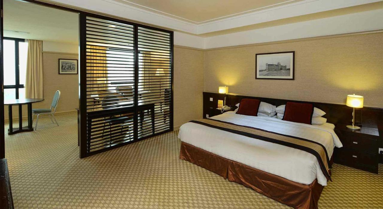 Pacific Regency Hotel Suites Kuala Lumpur Szoba fotó A room at the hotel